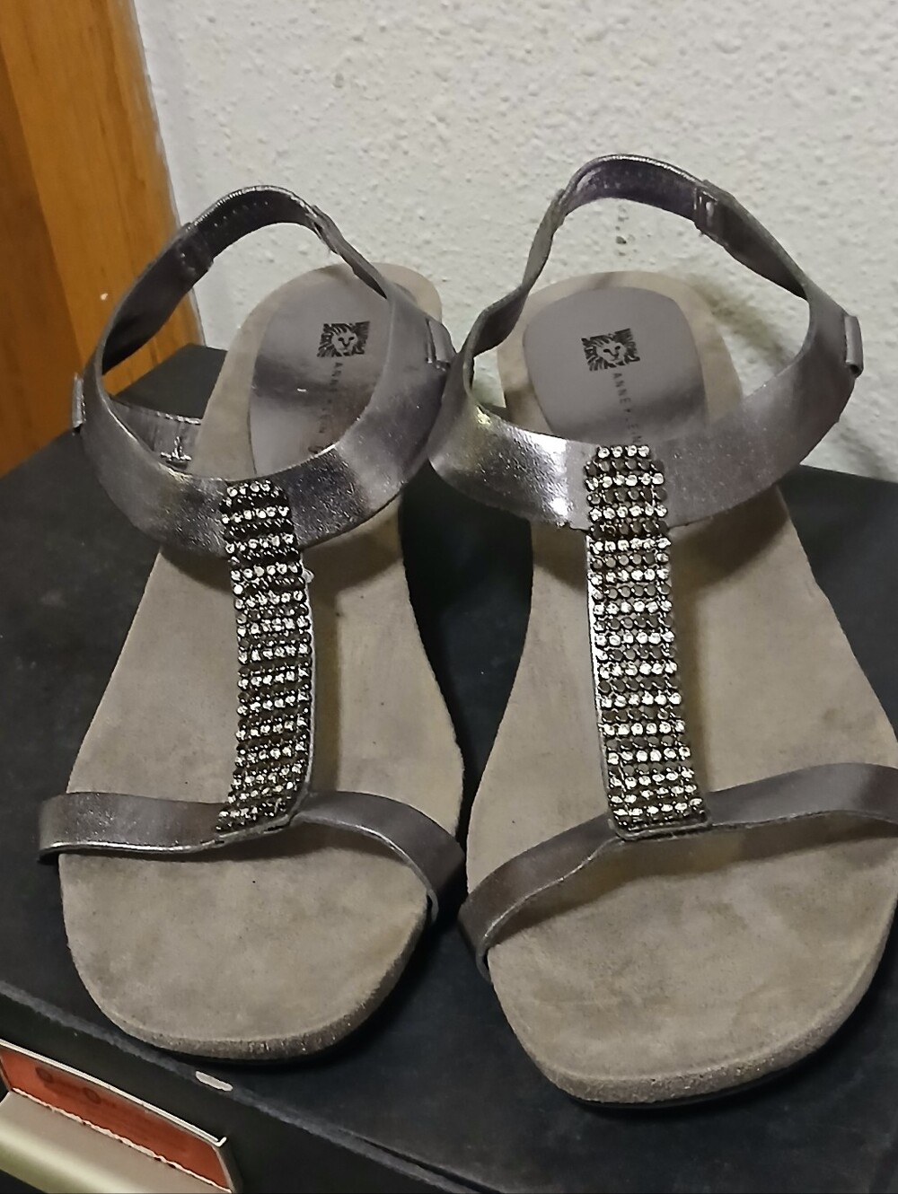 Anne Klein iFlex Metallic Pewter Rhinestone T-Strap Wedge Sandals Size 10M